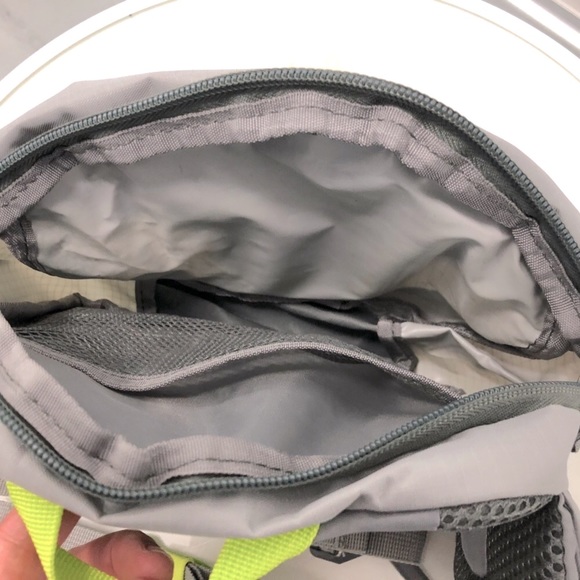 NWOT Outdoor waist bag belt bag - Picture 3 of 4